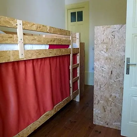 Canvas Atelier Hostel *