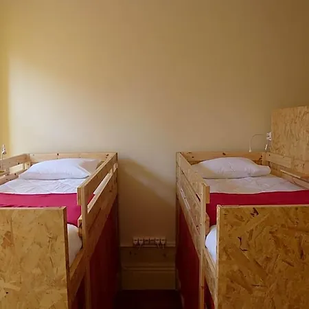 Canvas Atelier Hostel *