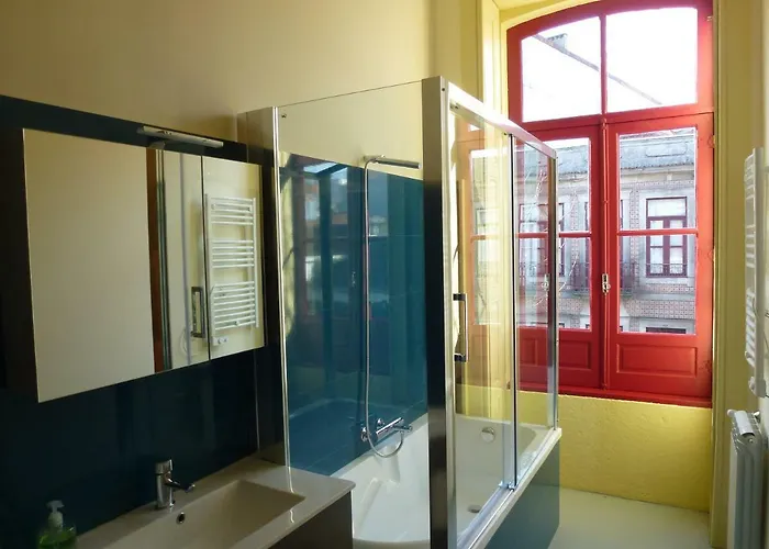 Canvas Atelier Hostel *