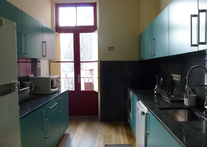 Canvas Atelier Hostel *