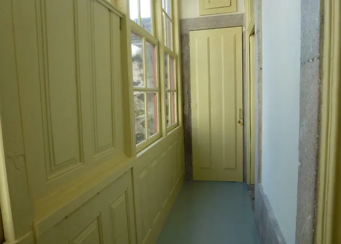 Canvas Atelier Hostel Porto