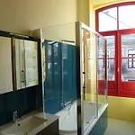 Canvas Atelier Hostel *