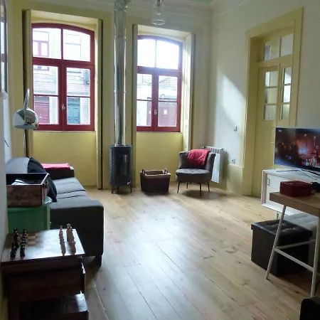 卡瓦爱特丽尔旅舍 *